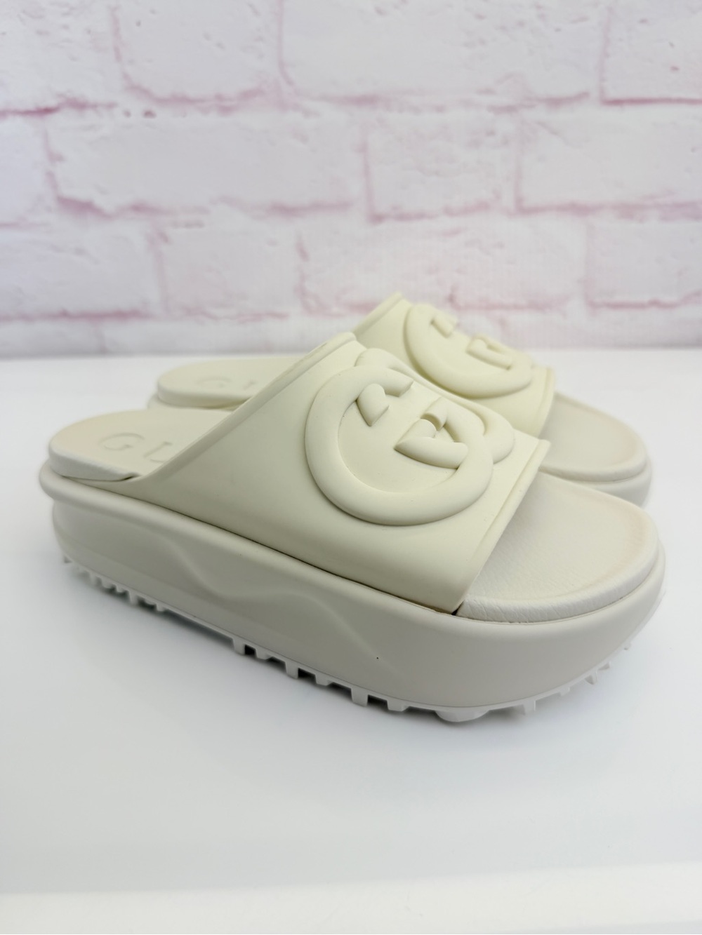 Gucci Soft Rubber Womens Interlocking G Platform 42mm Slide Sandals 37